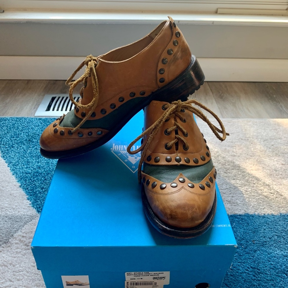 John Fluevog Studly shoe in size 11 honey color